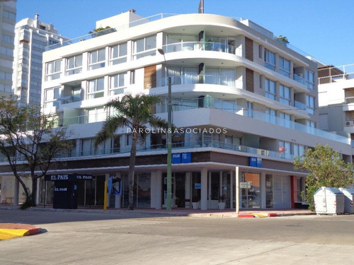 Apartamento En Alquiler Anual Con Parrillero Propio, Zona De Península - Ref: 3843