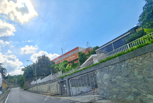 Agp Casa De Un Sólo Nivel En Venta En Prados Del Este En Calle Cerrada Con Bella Vista 24-7195 Yf