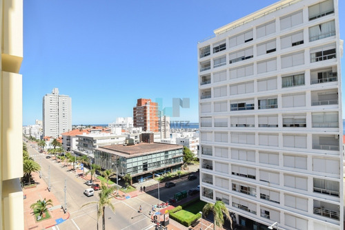 Apartamento En Venta De 2 Dormitorios + 2 Baños . Reciclado Con Garage- Ref: 216