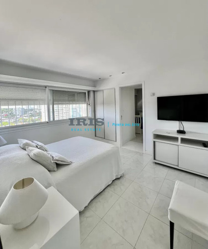 Venta Apartamento En Playa Mansa, 4 Dormitorios, Penthouse