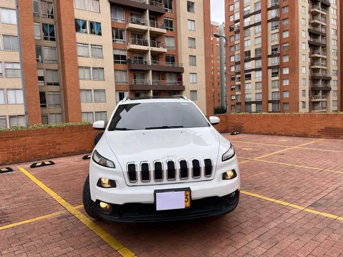 Jeep Cherokee 3.2 Longitude Plus