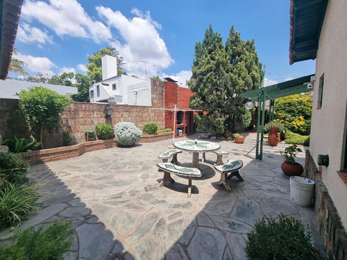 Casa En Venta 4 Amb Con Jardín Y Pileta. Padua