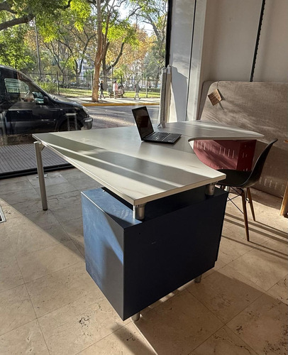 Escritorio A22 Moderno Gerencial Con Cajonera Y Porta Cpu Gris Claro (Usado)