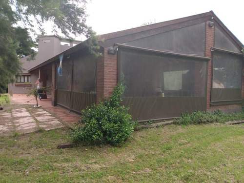 Casa En Venta - 3 Dormitorios 2 Baños 2 Cocheras - 4392 Mts2 - Abasto