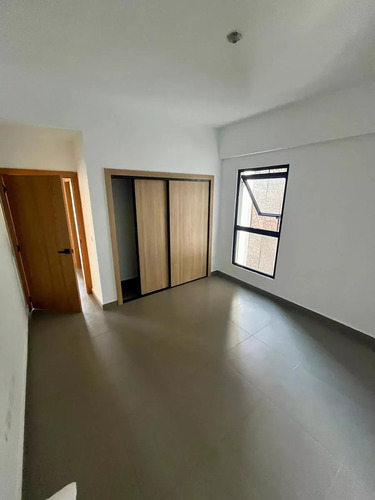 Apartamento En Venta De 3 Habitaciones En Bella Vista A Pasos Del Parque Mirador Sur