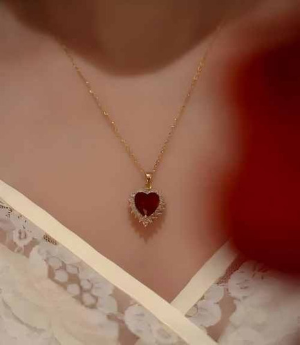 Collar En Forma De Corazón Con Relieve Rojo Moonberry De 14k Rojo