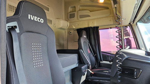 Iveco Hiway 440 6x2 Ano 22 Teto Alto Aut Geladeira Mola