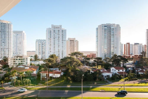 Venta De Apartamento 2 Dormitorios En Playa Mansa