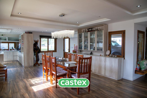 Casa En Venta En Terralagos, Canning