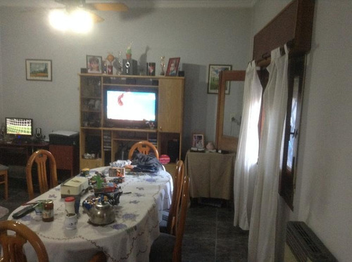 Imagen 7 de 18 de Propiedad De 4 Ambientes En 2 Plantas - Excelente Ubicacion - Lanus Oeste