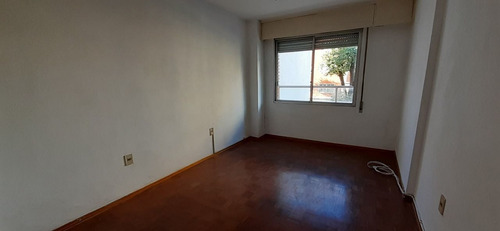 Apartamento Sobre Avenida, Ambientes Amplios