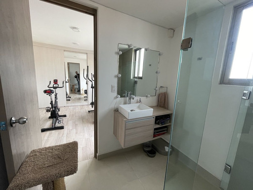 Departamento De Lujo Con Balcón Con Excelente Ubicación