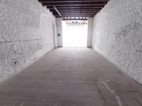 Imagen 5 de 8 de Local -excelente Local A Pasos De Mercado Del Puerto Y Buquebus, 70 M2 !!