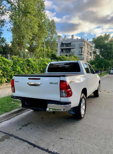 Toyota Hilux 2.8 Cd Sr 177cv 4x4 2016