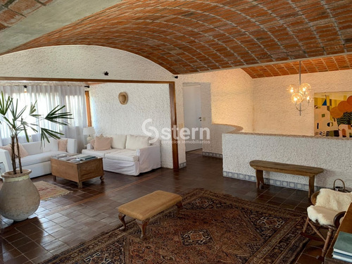 Venta Casa 3 Dormitorios, Peninsula-faro, Punta Del Este- Ref: 1895