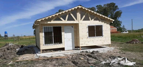 Imagen 5 de 12 de Prefabricada De 25m2 Con Aberturas De Madera Techo De Chapa