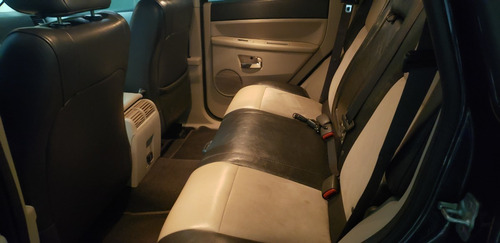 Imagen 10 de 12 de Jeep Grand Cherokee Limited 2010 4x2
