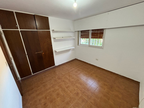 Casa De 3 Dormitorios En Alquiler En Urca - Terreno Doble