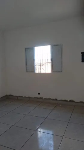 Casa 2 Dormitórios Em Bairro Residencial, Próximo A Comércios, Escolas, Transportes E Muito Mais!