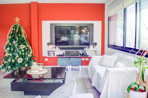 Venta - Casa En Block 7 Amb. Con Jardín Y Terraza En San Isidro, Gran Ubicación