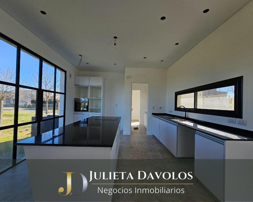 Casa A La Laguna En Venta 5 Ambientes San Matias Con Pileta