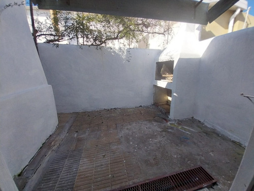 Ref 1734) ** A - Hermosa Casa Céntrica De 2 Dormitorios Con Posibilidades De Hacer Un Tercer Dormitorio, Es Para Alquilar En San José