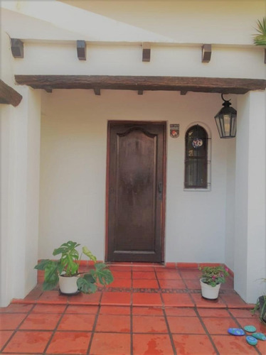 Imagen 17 de 20 de Casa En Venta Amplia Con 4 Dorm, Con Jardín Y Garaje Techado