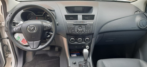 Imagen 8 de 16 de Mazda Bt-50 3.2 Professional All New