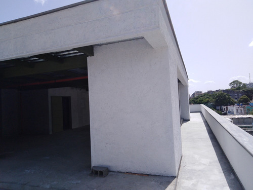 Edificio De 3 Plantas Con Terraza, En La Florida, Cerca De Estacion De Servicio