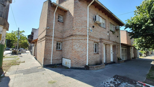 Duplex Con Cochera Y Patio En Excelente Ubicacion