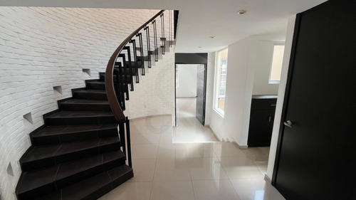 Casa En Venta En Lomas De Tecamachalco