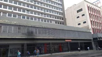 Comprar Excelente Oficina En Alquiler Con Vista A La Plaza Diego Ibarra - Ideal Para Profesionales  Descubre Esta Funcional Oficina De 40 Metros Cuadrados, Estratégicamente Ubicada En El Piso 1 De Un Edificio