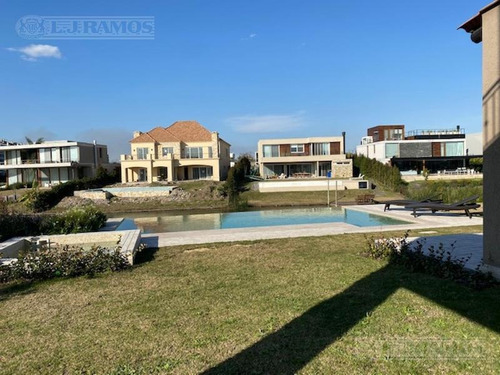 Imagen 2 de 14 de Casa En Venta En Lagos Del Golf