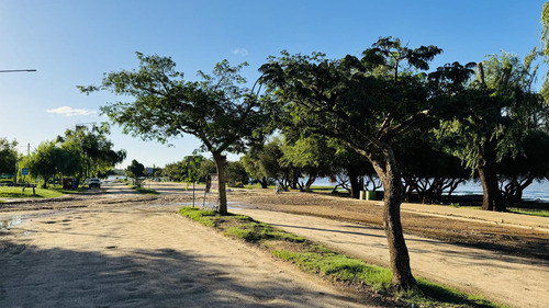 2 Departamentos Y Local Comercial Frente A Playa Colón