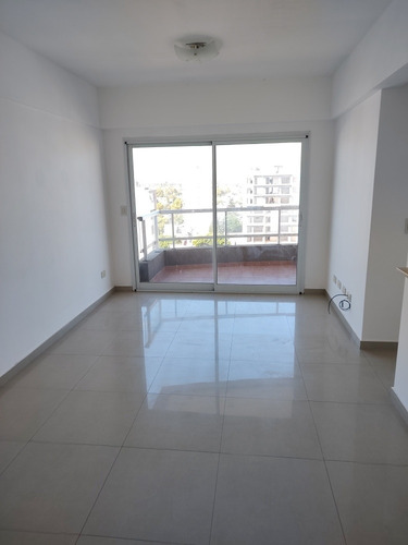 Imagen 4 de 15 de Departamento 2 Ambientes Con Balcón Al Frente