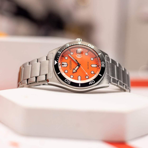 Citizen Sport Casual Orange Weekender Aw1760-81x Correa Plata Bisel Plata Fondo Naranja