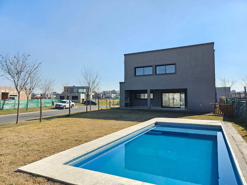 Casa A La Venta En Dos Plantas A Estrenar En Barrio San Pablo