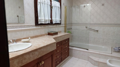 Chalet En Venta En Parque Leloir