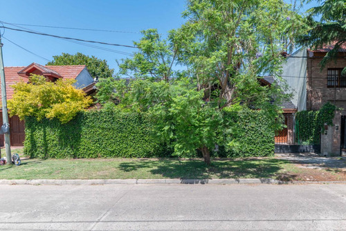 Casa En Venta 4 Amb Cochera,jardin,pileta Quilmes