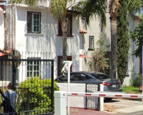 Sk01- Casa En Remate Bancario En C. Prol. Gonzalez Gallo, San Sebastianito, San Pedro Tlaquepaque, Jal. (65% Debajo De Su Valor Comercial)
