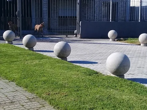 Esferas De 50 Cm De Diámetro Con Base Nic Hormigones