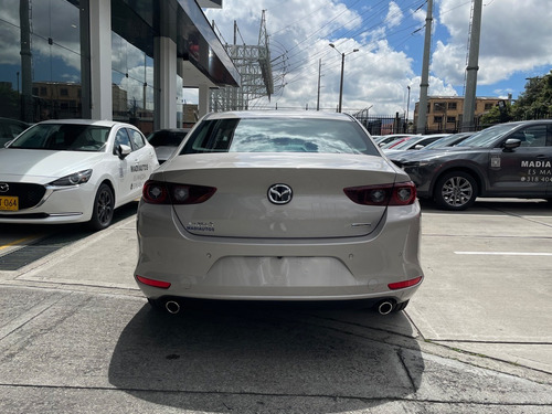 Imagen 5 de 24 de Mazda 3 Sedan Touring At Hibrido 2.0 2023