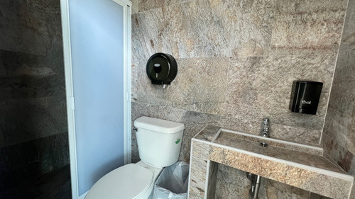 Local En Renta Boulevard Euquerio Guerrero 79 M2 Tercer Nivel