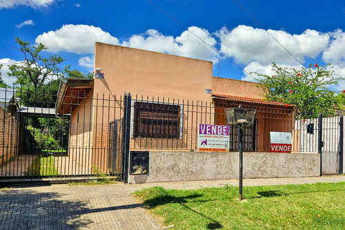Venta - Casa En San Vicente, Zona Centro