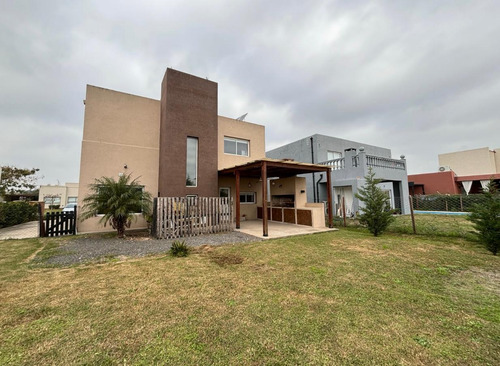 Casa En 3 Dormitorios Mas Estudio San Alfonso Pilar Del Este