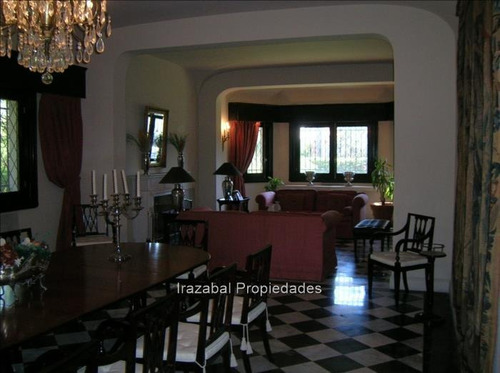 Excelente Casa En Venta En Carrasco Sur