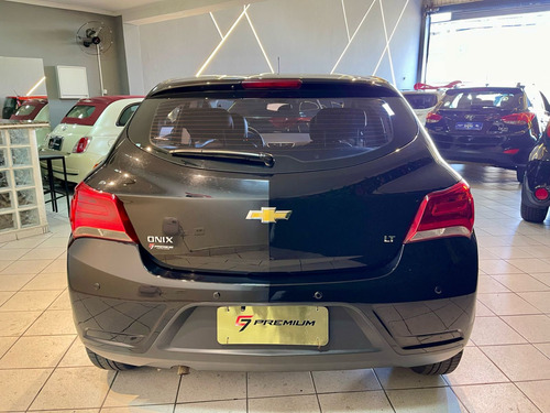 Chevrolet Onix 1.4 MPFI ADVANTAGE 8V FLEX 4P AUTOMÁTICO