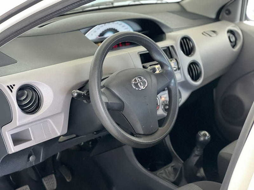 Imagem 8 de 15 de Toyota Etios Hb X 2013