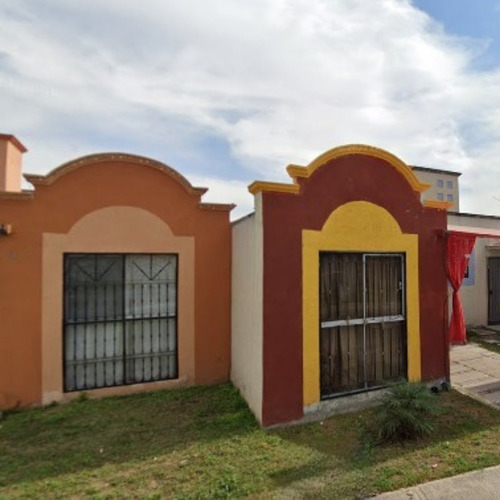 Venta De Casa En Cto. Toronjil, Hacienda Los Fresnos, Jalisco. Jtc052