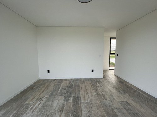 Casa En Venta De 3 Dormitorios En Laguna De Los Cisnes (ref: Bpv-9042)